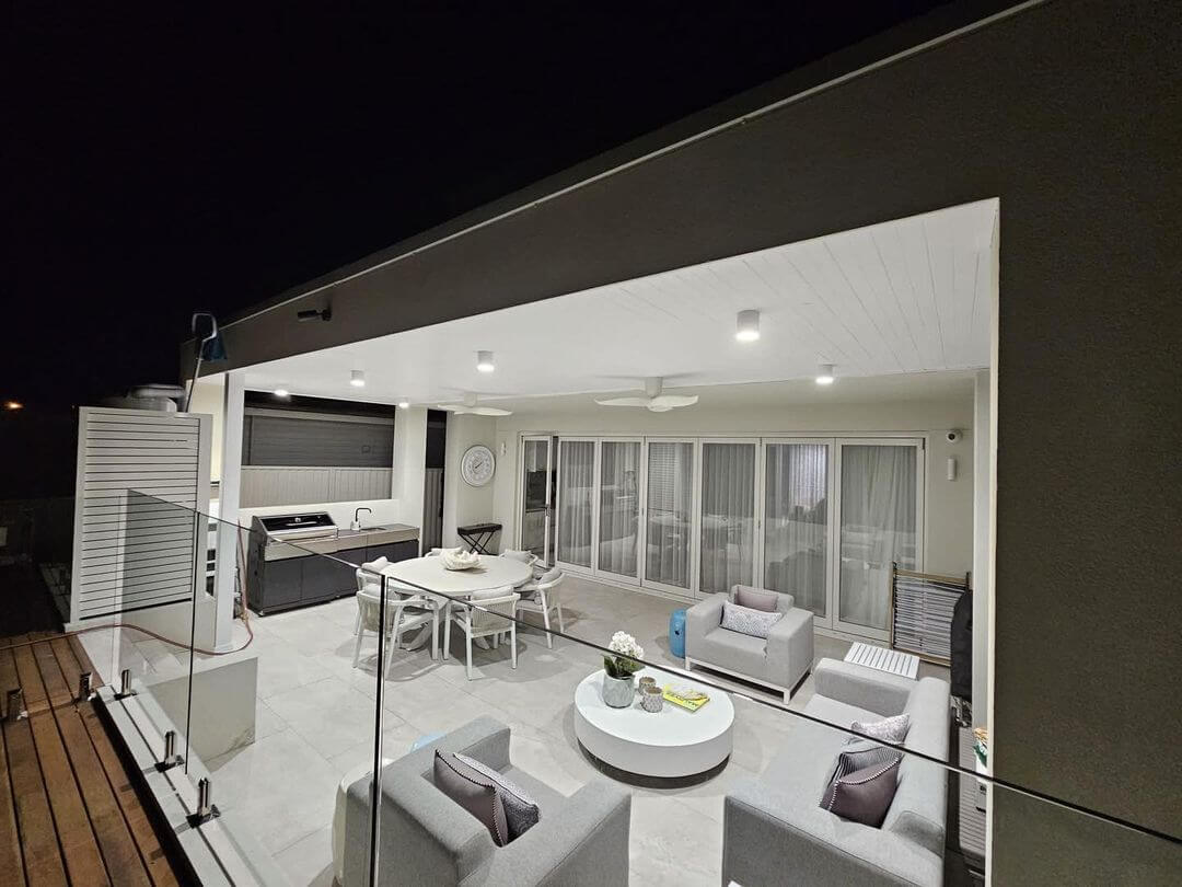 Outdoor entertainment area lighting
